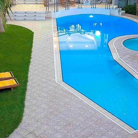 Elizabeth 3* Chania (Crete)